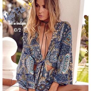 ✦🎉HP🎉NWT Long Flare Sleeves Boho Romper✦